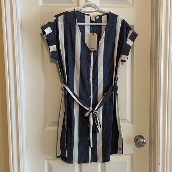 Roxy Buttoned short sleeve dress - Picture 3 of 3